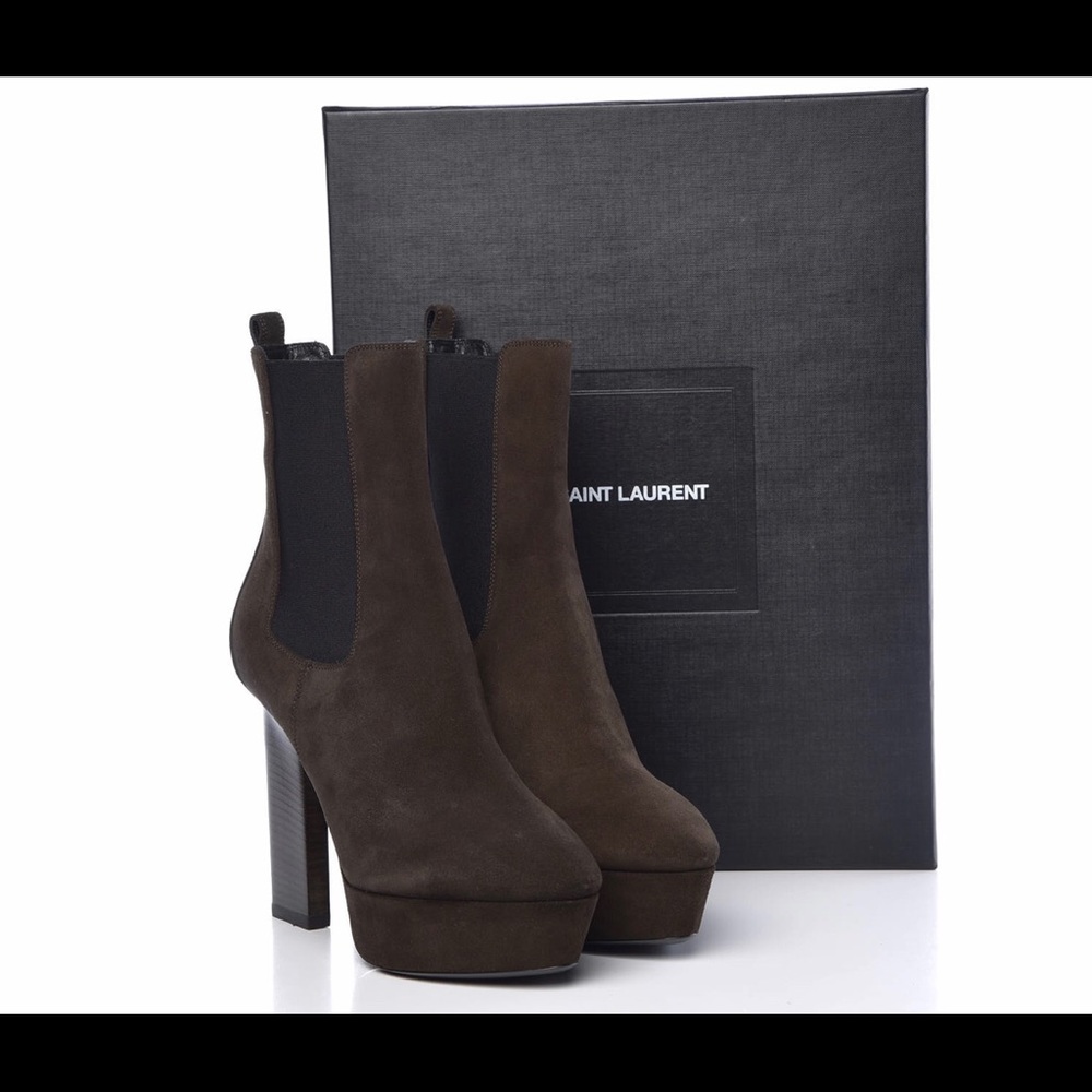 Barely worn, Saint Laurent Suade Chelsea Boot